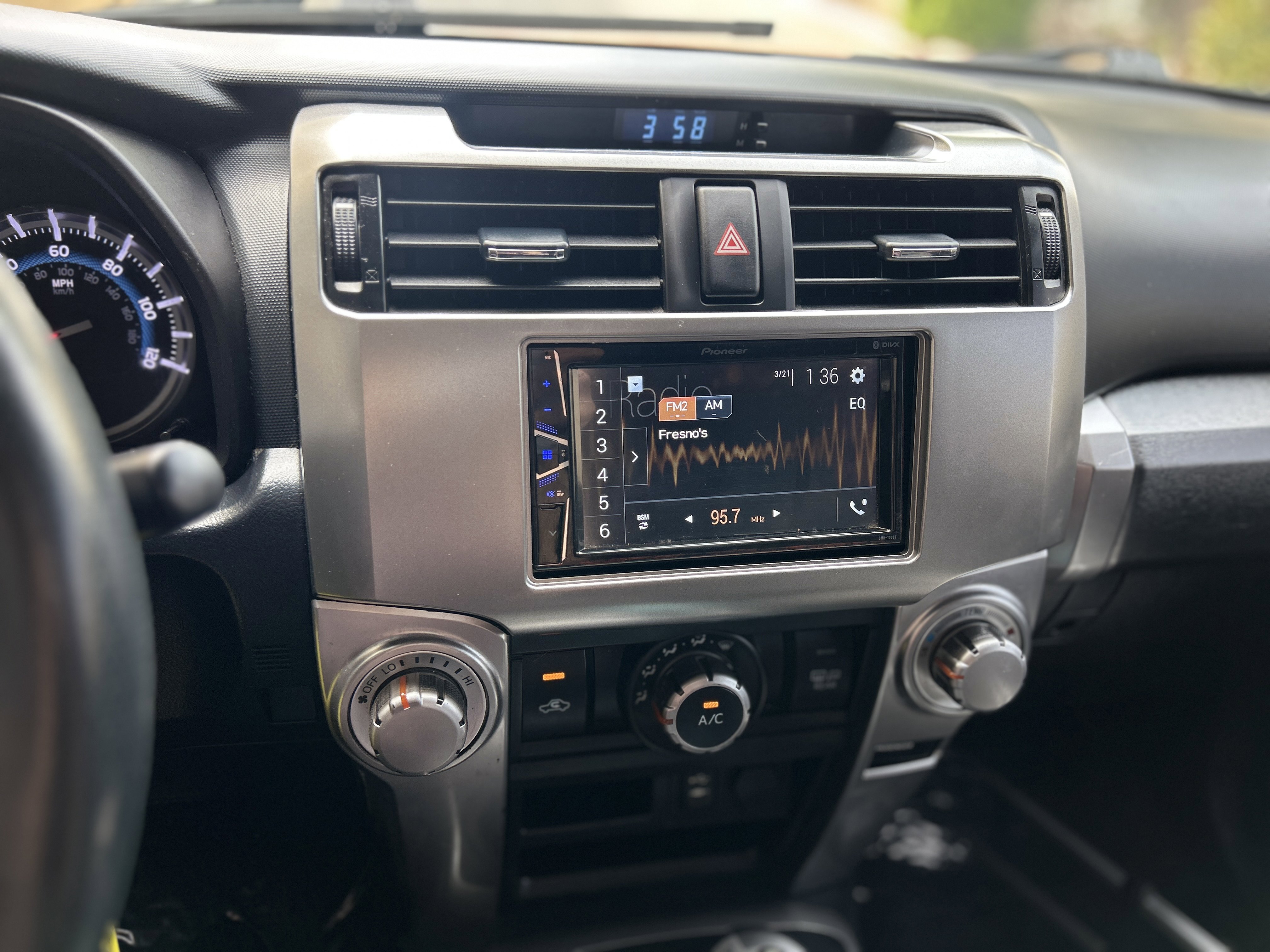 Used 2015 Toyota 4Runner SR5 image 30