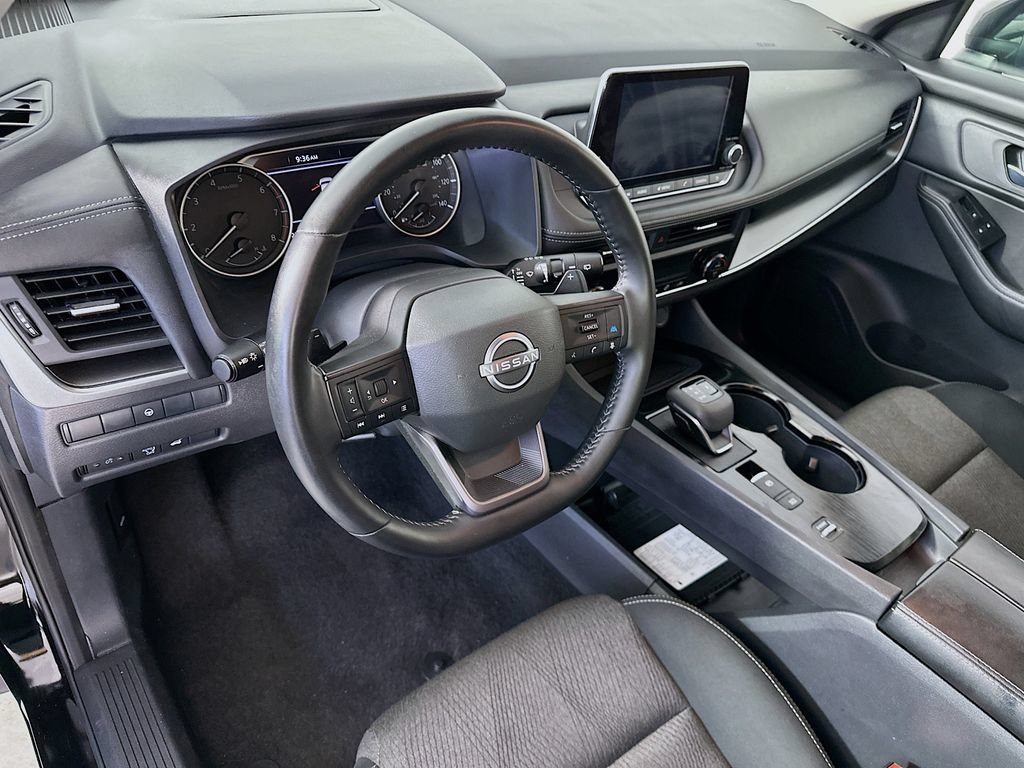 Used 2025 Nissan Rogue SV FWD image 28