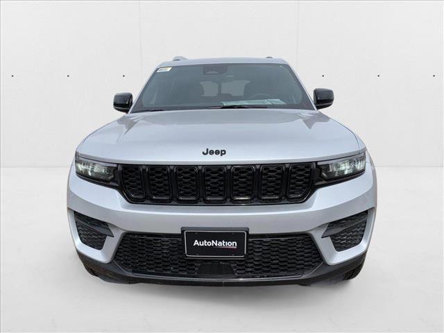 New 2025 Jeep Grand Cherokee Altitude image 8