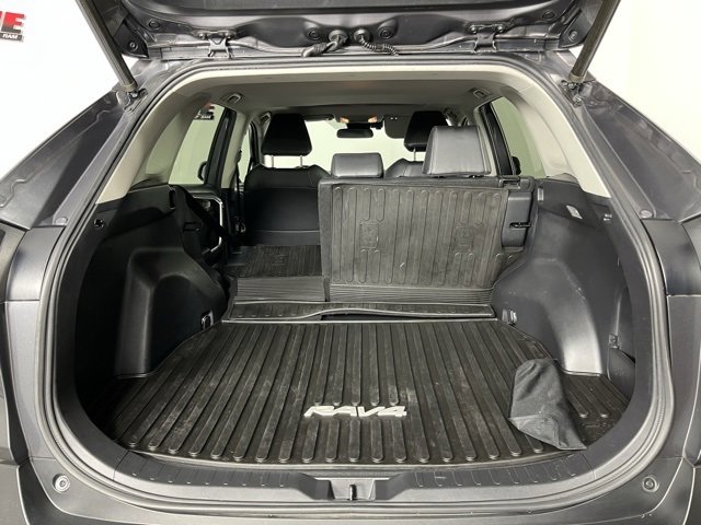 Used 2020 Toyota RAV4 XLE Premium image 27
