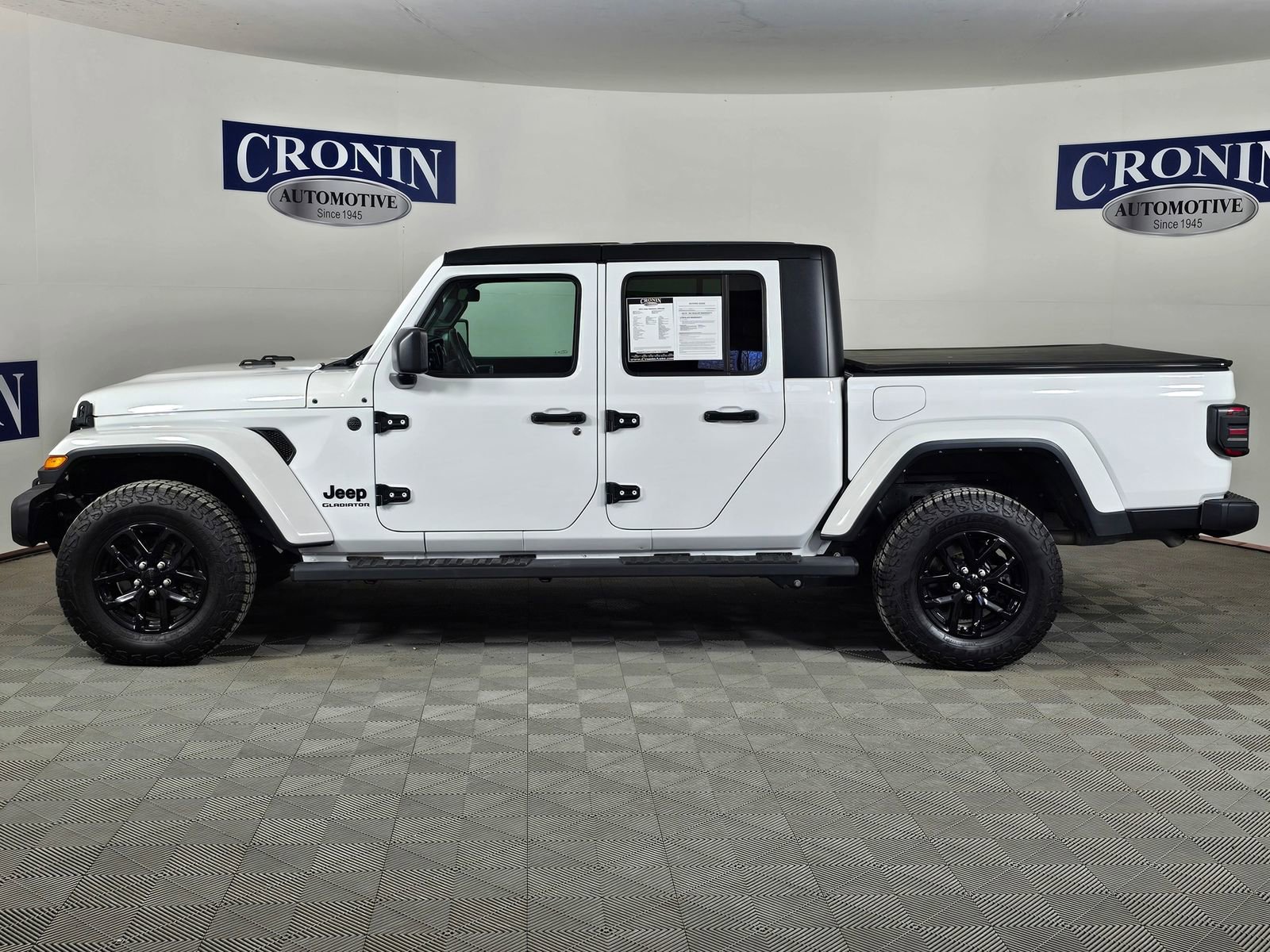 Used 2022 Jeep Gladiator Sport image 2
