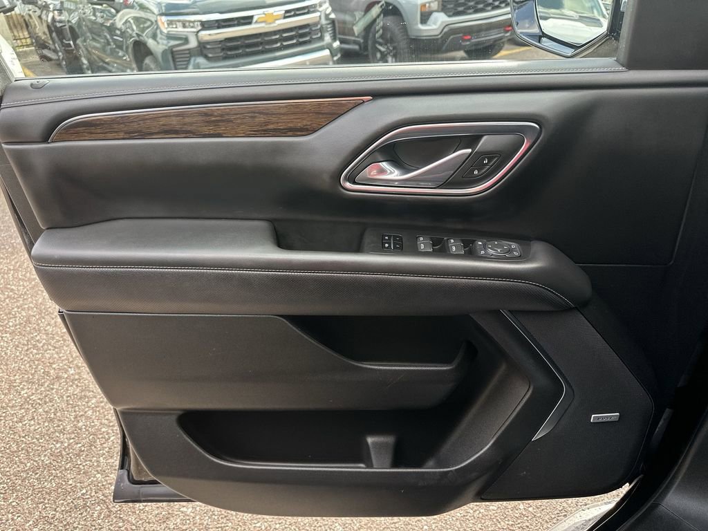 Used 2024 Chevrolet Suburban Premier image 30
