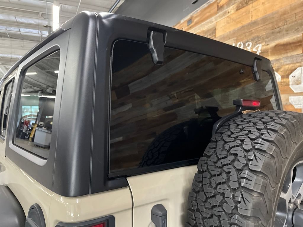 Used 2022 Jeep Wrangler Unlimited Rubicon w/ Cold Weather Group AWD/4WD image 24