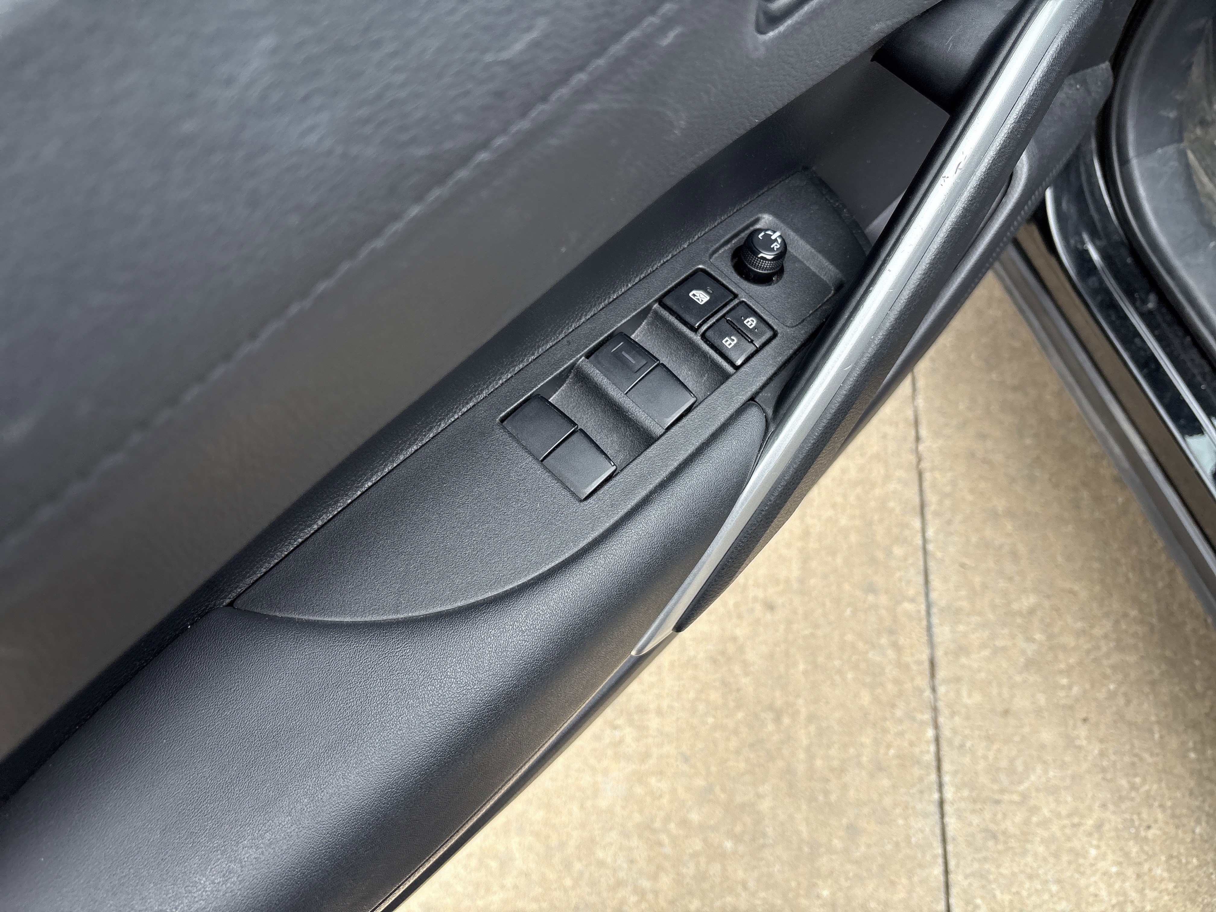 Used 2023 Toyota Corolla Cross XLE w/ Convenience Package AWD/4WD image 22