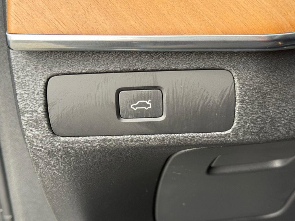 Used 2023 Volvo XC90 B6 Plus w/ Protection Package Premier image 20