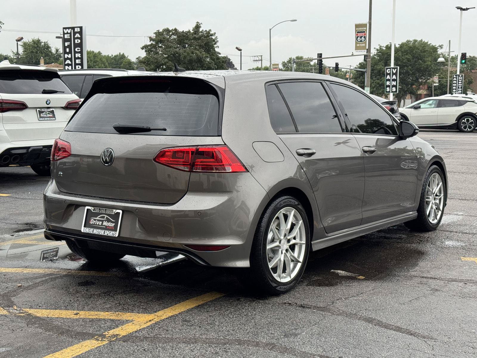 Used 2017 Volkswagen Golf R 4-Door AWD/4WD image 10