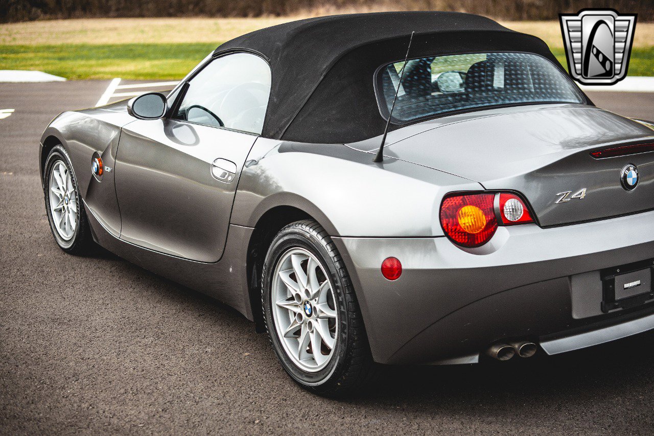 Used 2004 BMW Z4 2.5i image 13