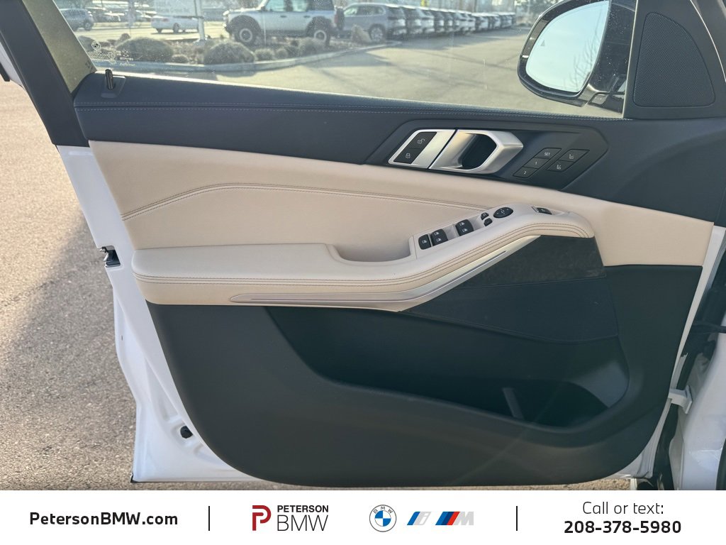 Used 2022 BMW X5 xDrive40i w/ Luxury Seating Package image 15