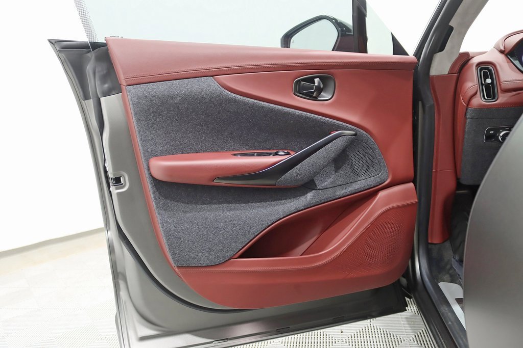 Used 2021 Aston Martin DBX image 40