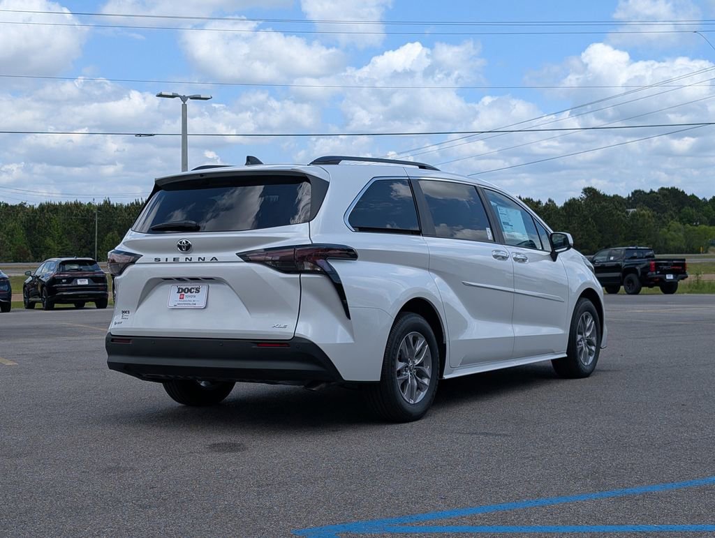 New 2026 Toyota Sienna XLE FWD image 5