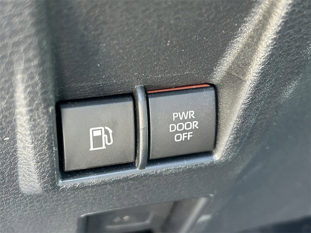 Used 2023 Toyota Sienna XLE image 31