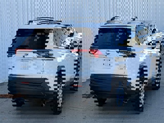 Used 2021 Toyota RAV4 XLE image 4