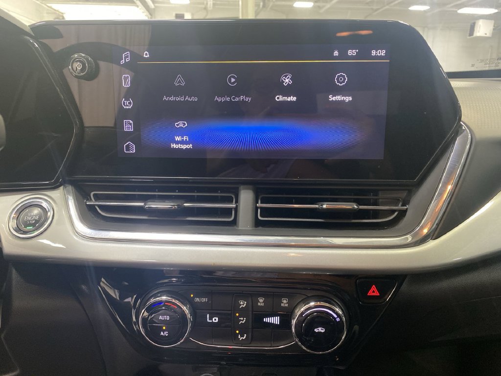 Certified 2025 Chevrolet Trax LT FWD image 18
