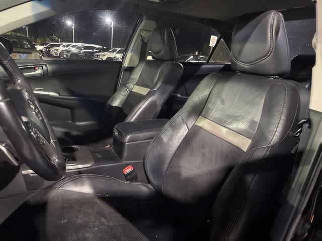 Used 2012 Toyota Camry SE w/ Leather Pkg FWD image 13