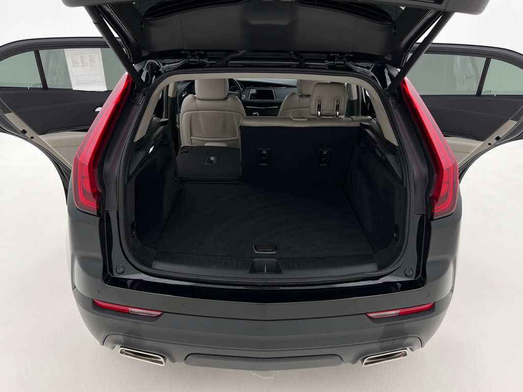 Used 2021 Cadillac XT4 Luxury w/ Cold Weather Package AWD/4WD image 24
