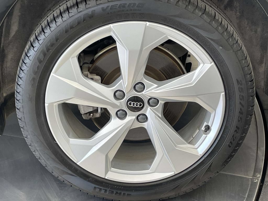Certified 2025 Audi Q5 2.0T Premium Plus w/ Premium Plus Package AWD/4WD image 12