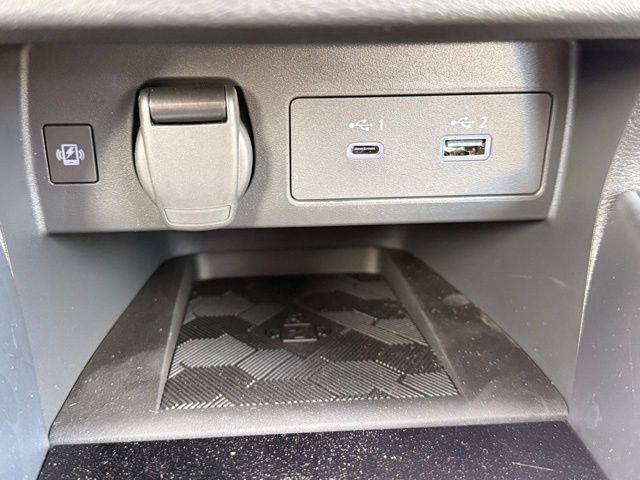 New 2025 Nissan Versa SR w/ Trunk Package image 27