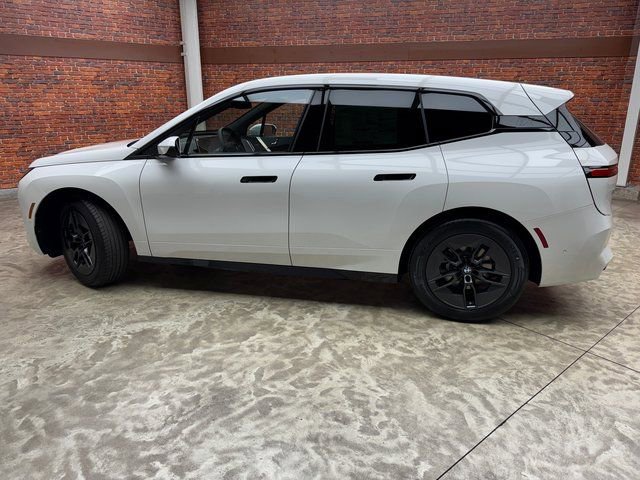 Used 2026 BMW iX xDrive60 image 2