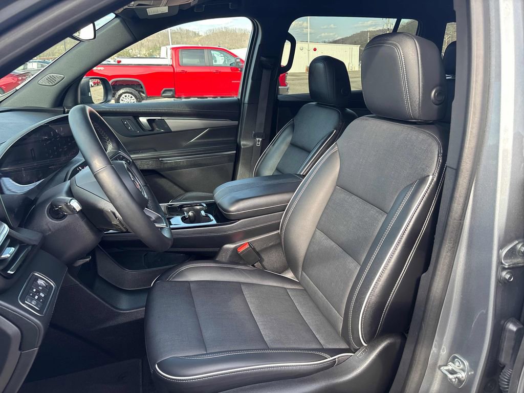 Used 2025 Buick Enclave Preferred image 12