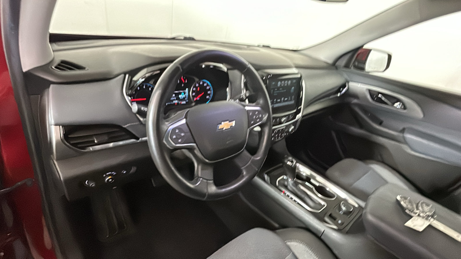 Used 2018 Chevrolet Traverse LT FWD image 17