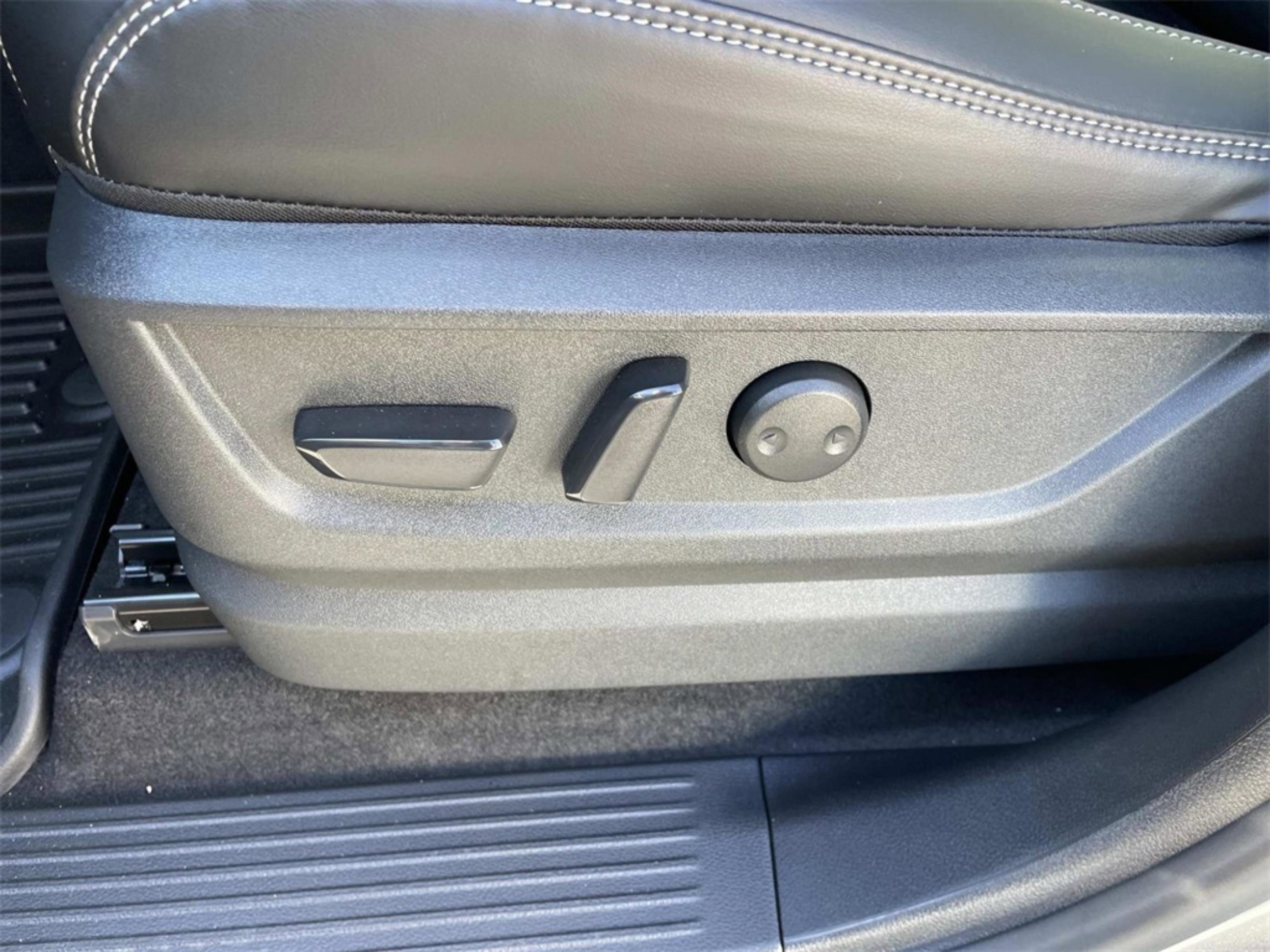 New 2026 Nissan Armada SL image 13