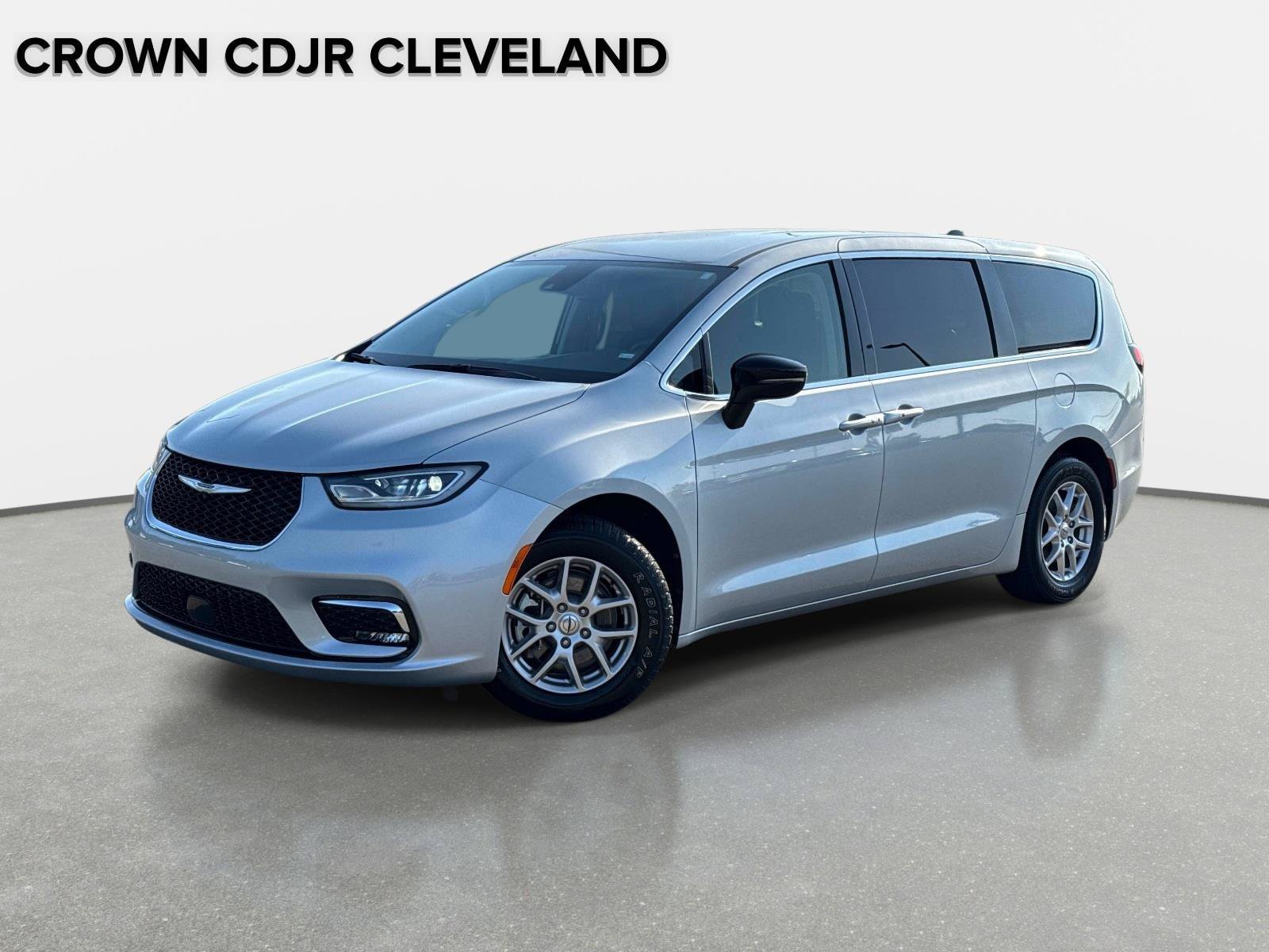 Used 2024 Chrysler Pacifica Touring-L