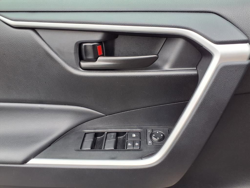 Used 2025 Toyota RAV4 LE image 16