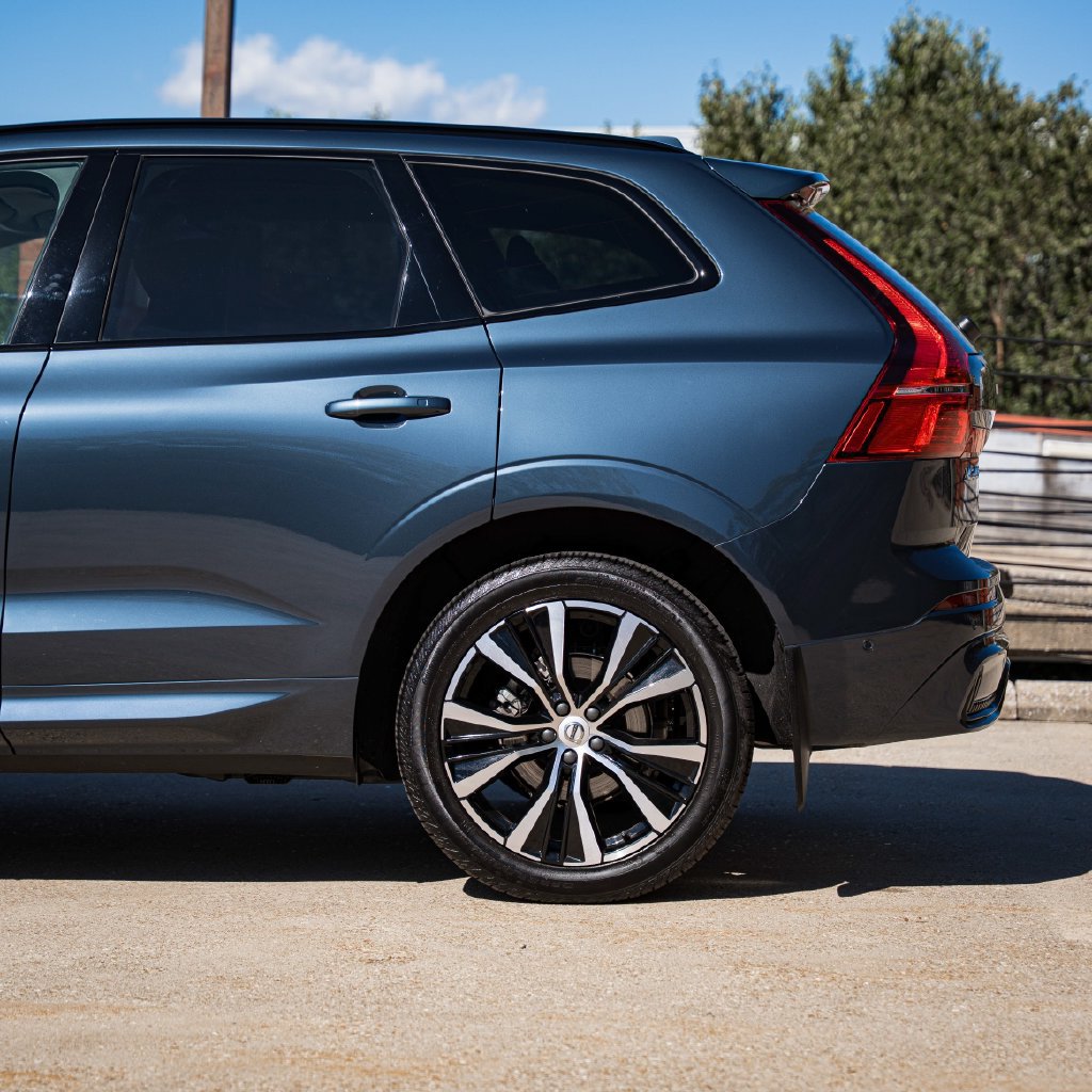 Certified 2025 Volvo XC60 B5 Plus w/ Protection Package Premier AWD/4WD image 8