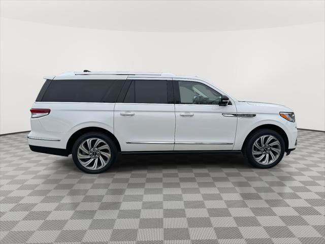 Used 2022 Lincoln Navigator L Reserve image 8