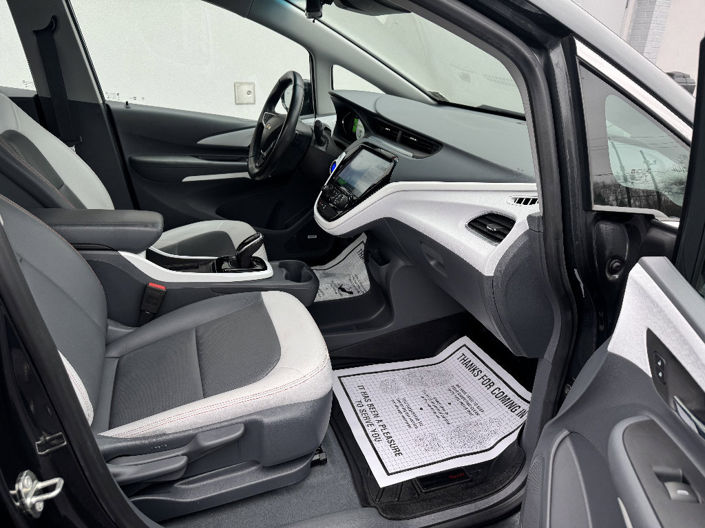 Used 2018 Chevrolet Bolt Premier w/ Driver Confidence II Package image 12