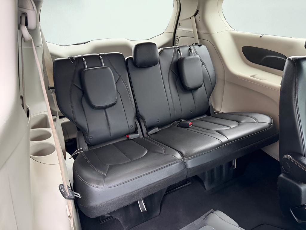 Used 2019 Chrysler Pacifica Touring-L FWD image 28