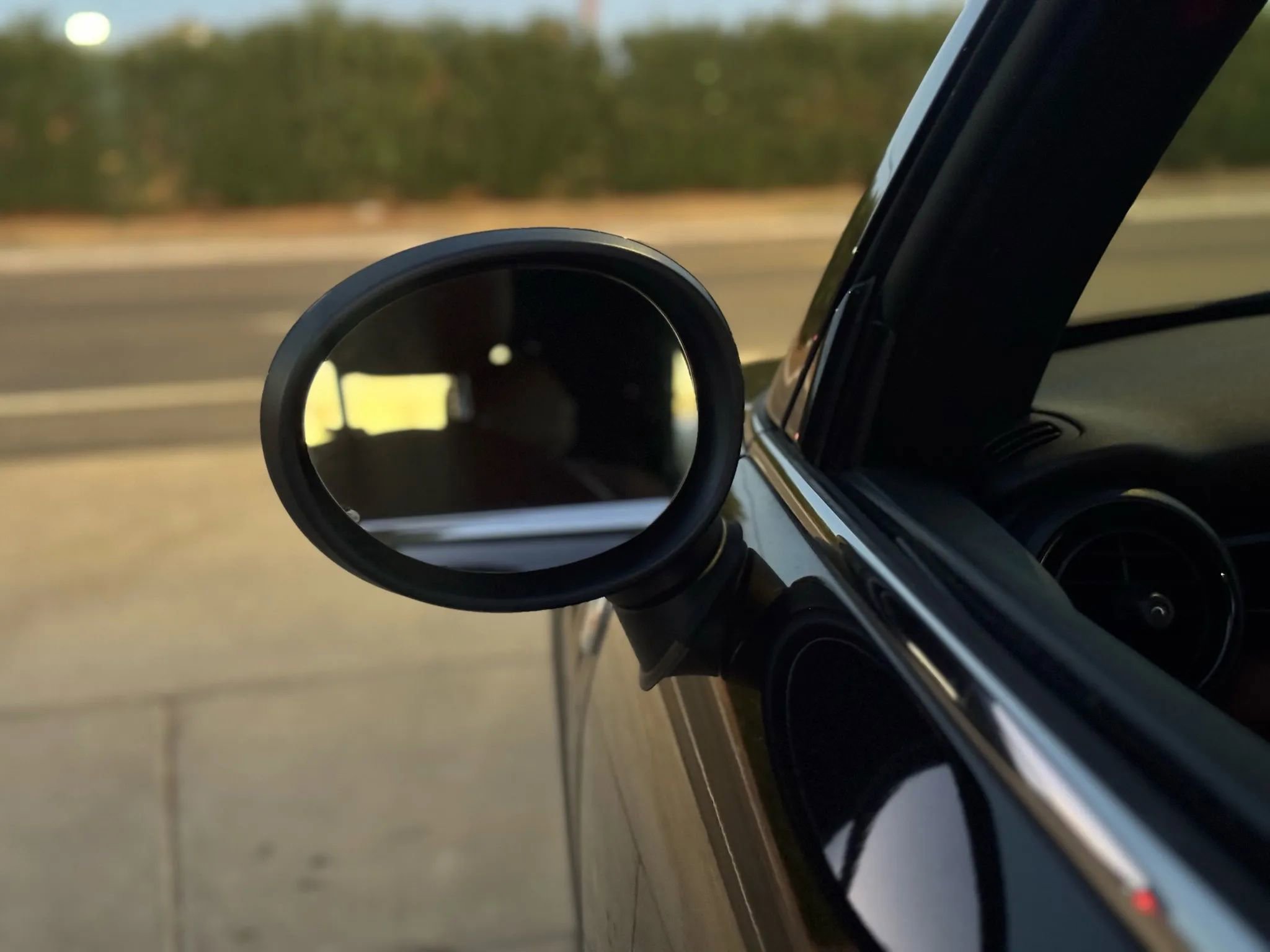 Used 2021 MINI Cooper 2-Door Hardtop w/ Signature Upholstery Package image 23