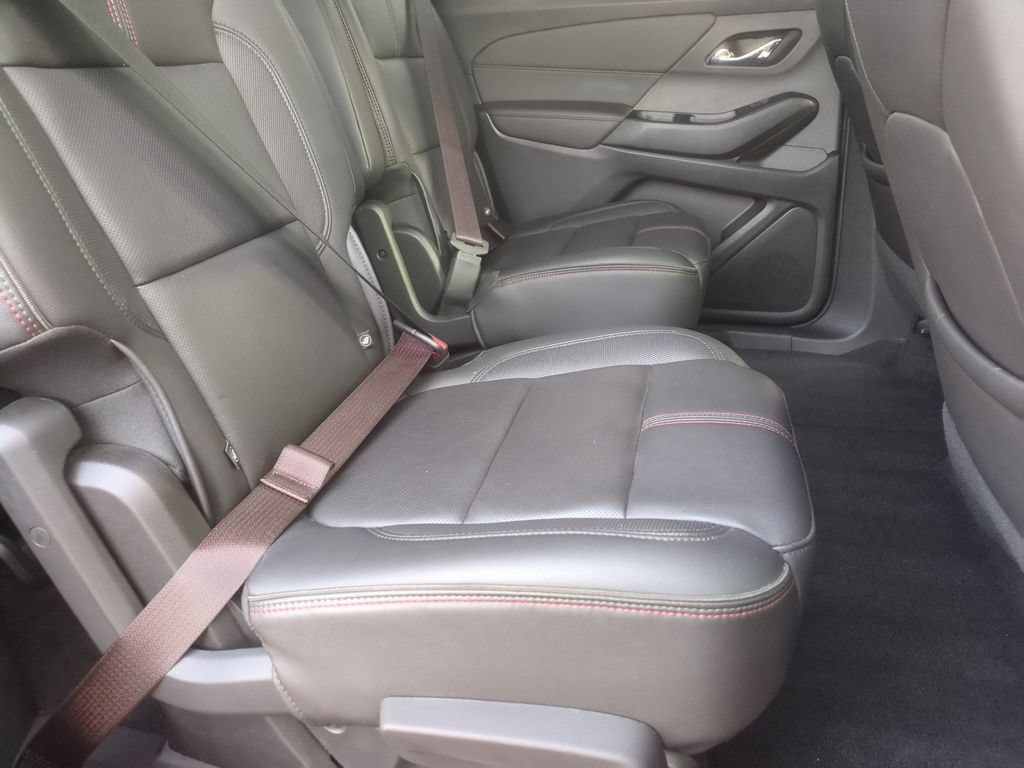 Used 2023 Chevrolet Traverse RS AWD/4WD image 16