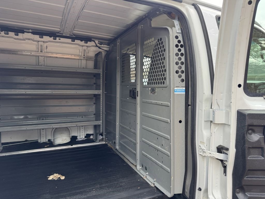 Used 2011 Chevrolet Express 2500 image 8