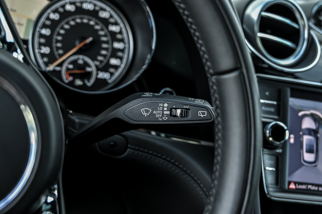 Used 2020 Bentley Bentayga AWD/4WD image 35