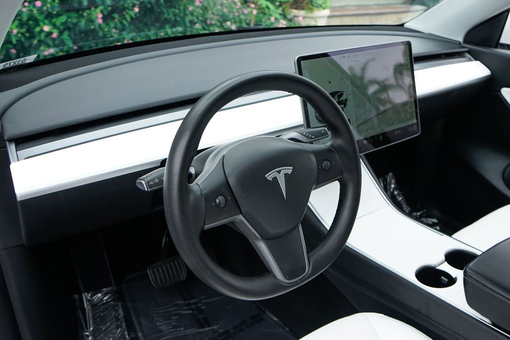 Used 2020 Tesla Model Y Long Range image 17