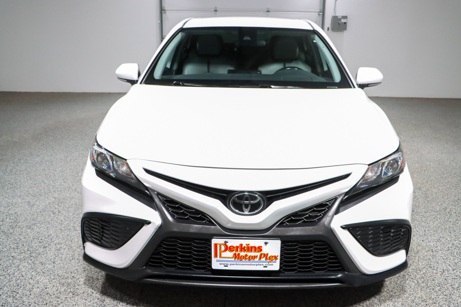 Used 2023 Toyota Camry SE FWD image 4