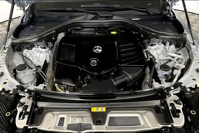 Used 2025 Mercedes-Benz GLC 300 4MATIC image 9