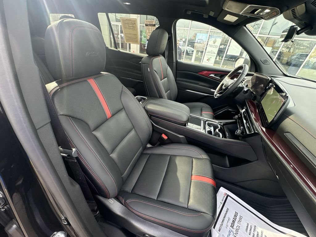 Used 2025 Chevrolet Traverse RS image 26