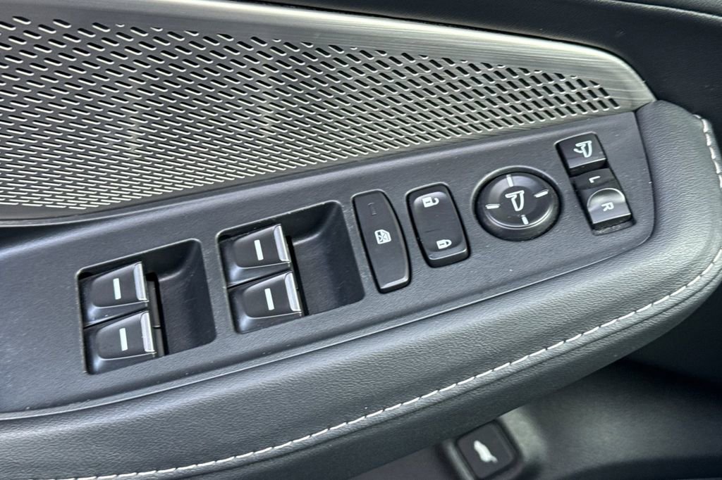 Certified 2023 Acura MDX FWD w/ Technology Package image 16