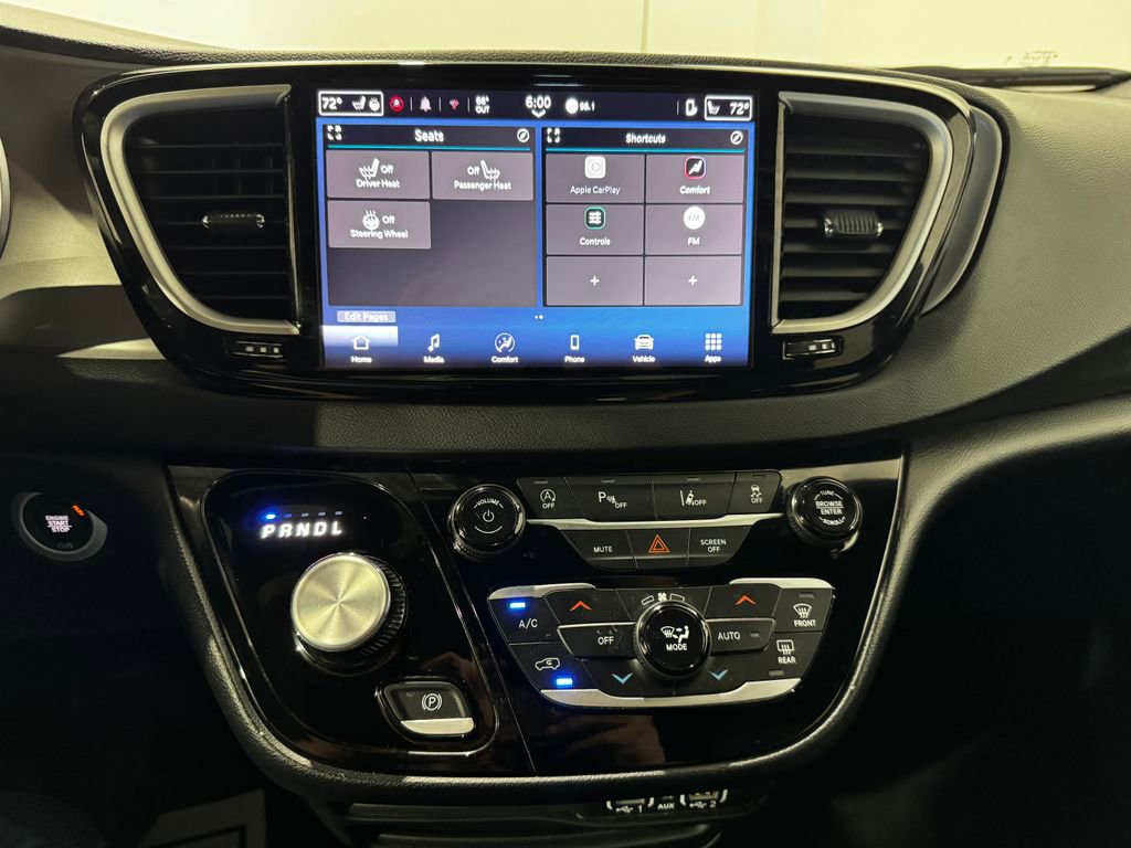 Used 2025 Chrysler Pacifica Select FWD image 12