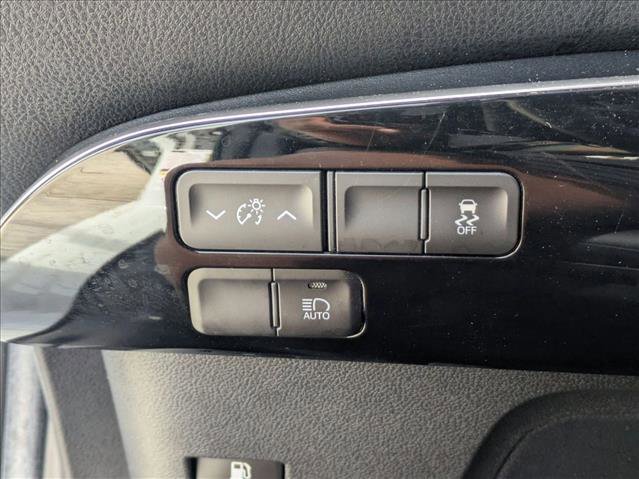 Used 2016 Toyota Prius Four Touring image 9