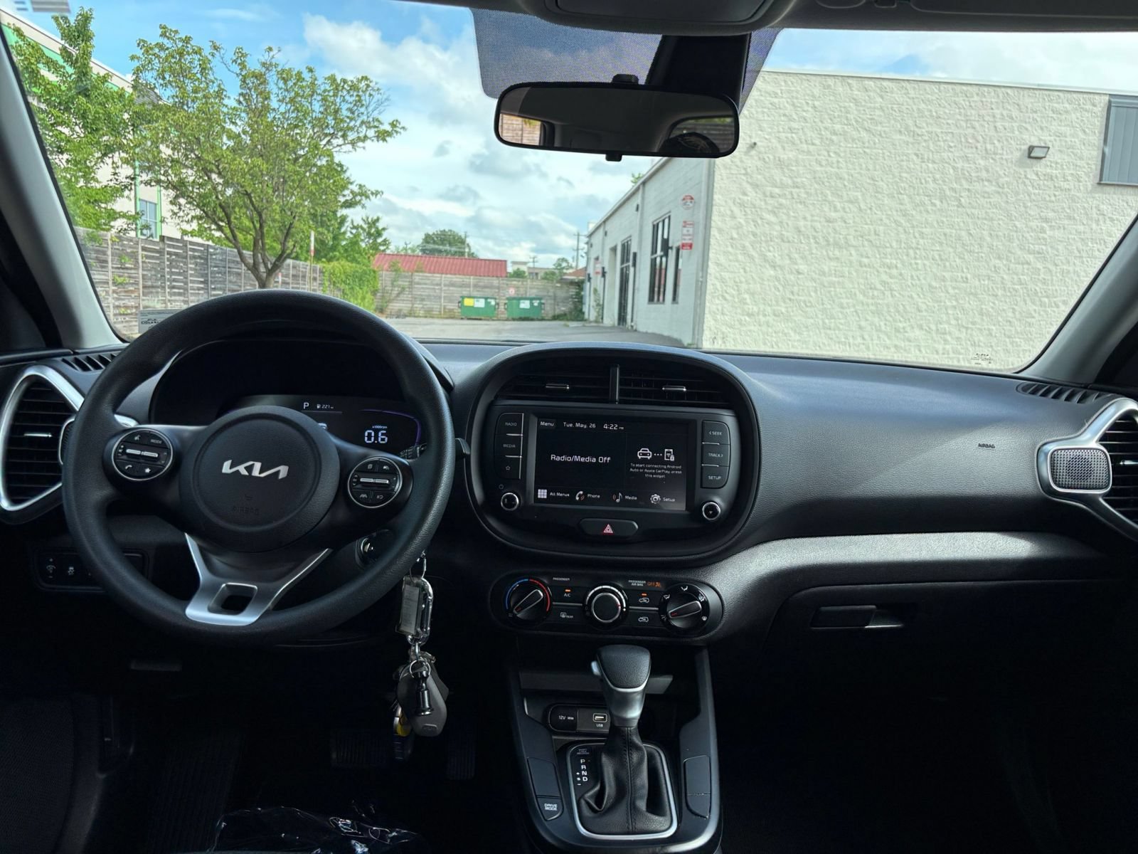 Used 2025 Kia Soul LX w/ LX Technology Package FWD image 32