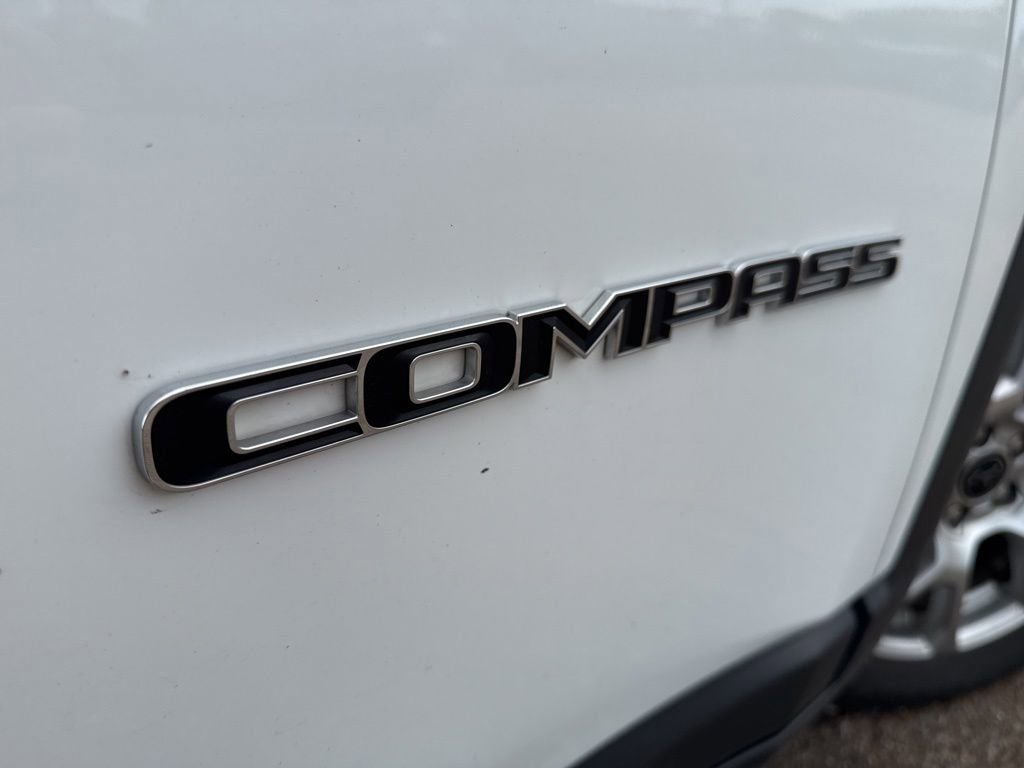 Used 2025 Jeep Compass Limited AWD/4WD image 10