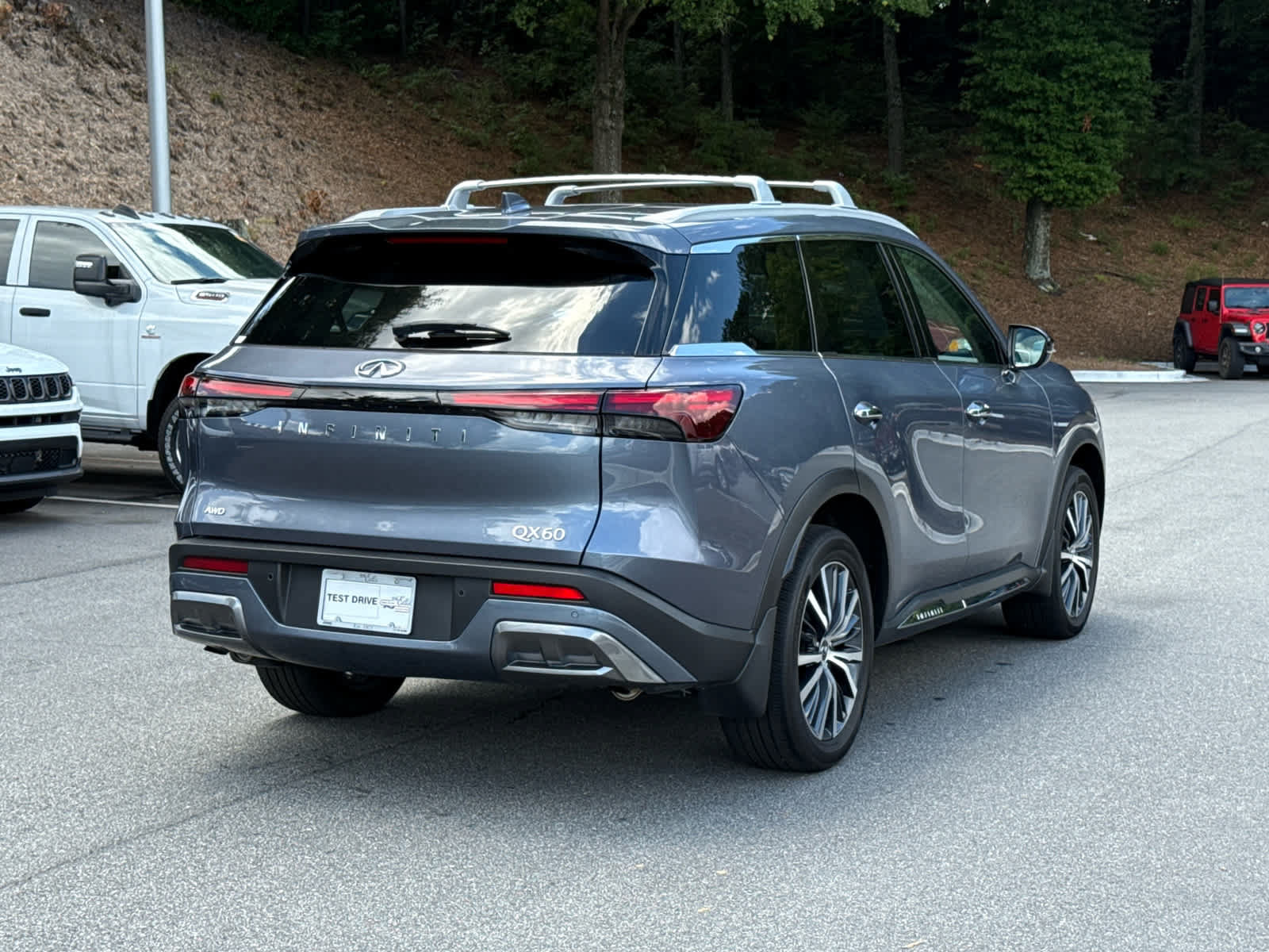 Used 2025 INFINITI QX60 Sensory AWD/4WD image 6