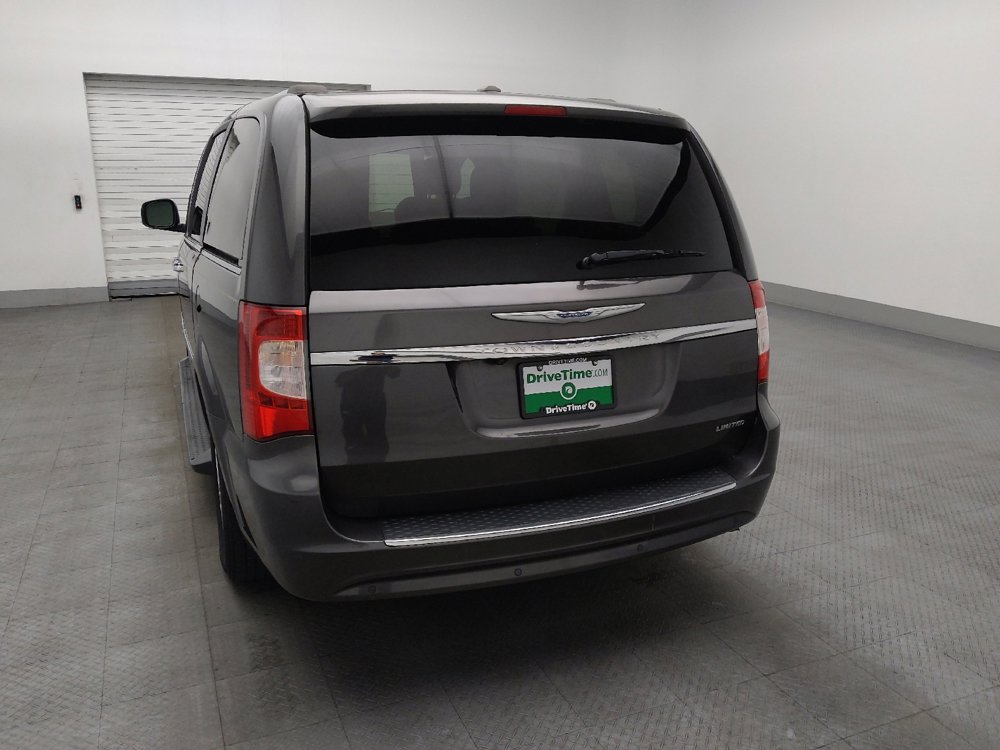 Used 2015 Chrysler Town & Country Limited Platinum FWD image 6