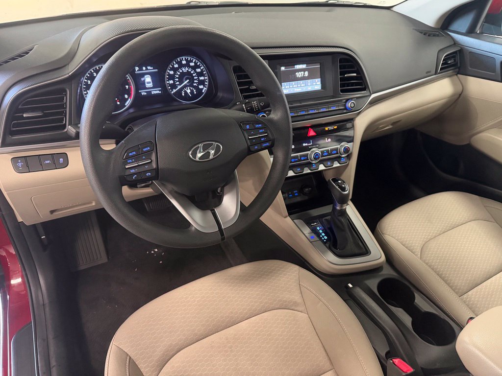 Used 2020 Hyundai Elantra SE FWD image 11