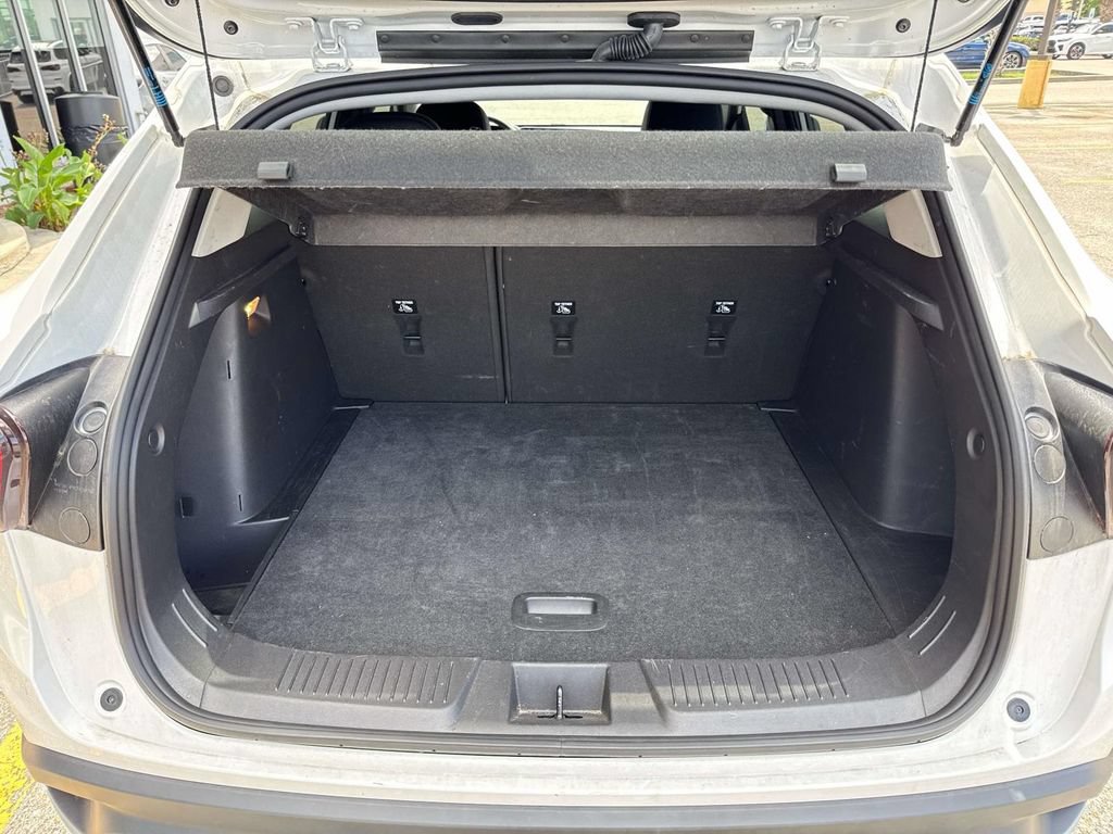 Used 2025 Chevrolet Trax LT FWD image 8