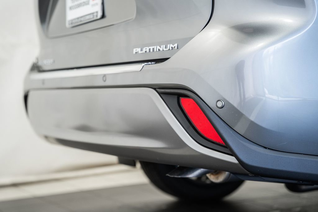 New 2026 Toyota Highlander Platinum image 6