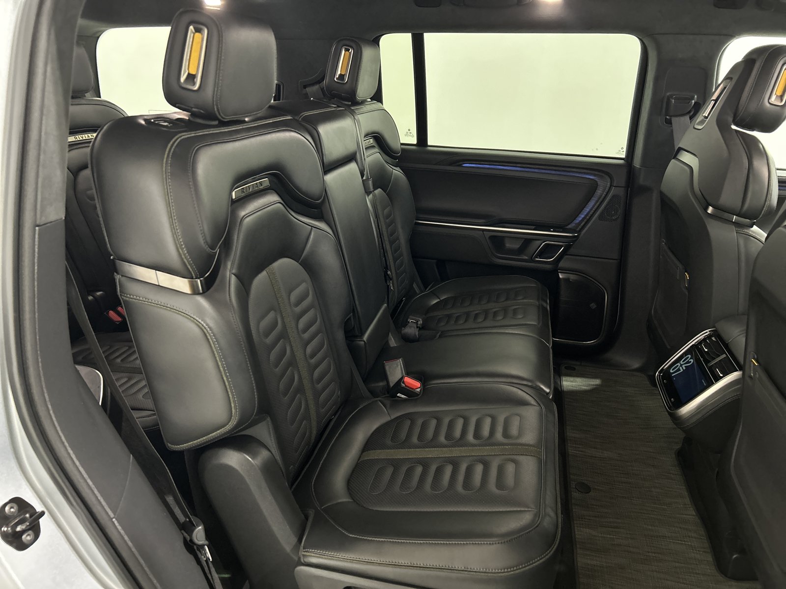 Used 2024 Rivian R1S Adventure AWD/4WD image 23